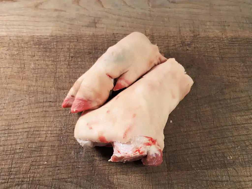 Spitzbein, Sülzhaxe bzw. Schweinepfoten geschnitten