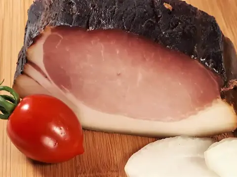 Bauerngeräuchertes Karree im Stück