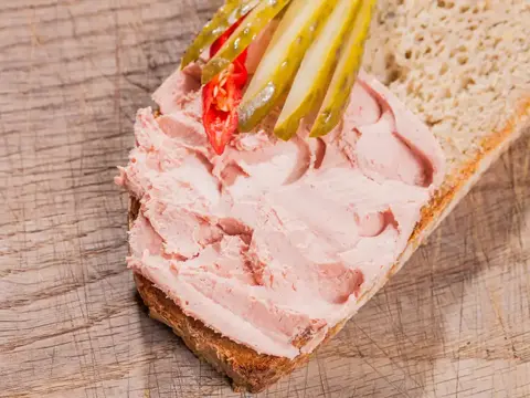 Delikatessleberwurst im Golddarm