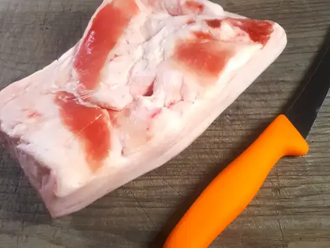 Schweine Rückenspeck roh
