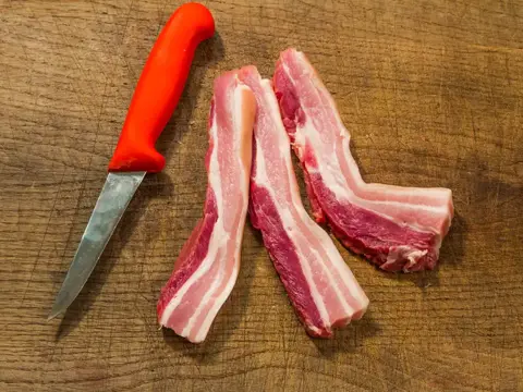 Schweinebauch in Scheiben