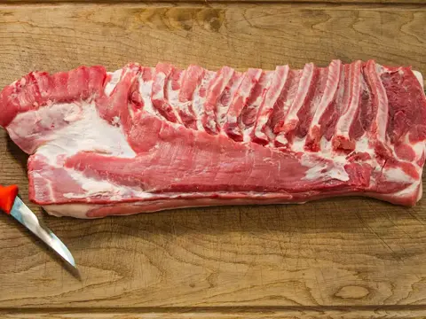 Schweinebauch ohne Knochen