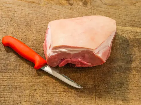 Schweinehüfte mit Schwarte