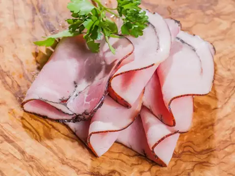Wacholderschinken aus der Unterschale