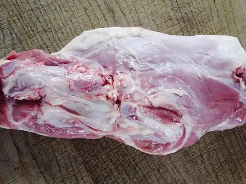 Ziegenkeule ohne Knochen